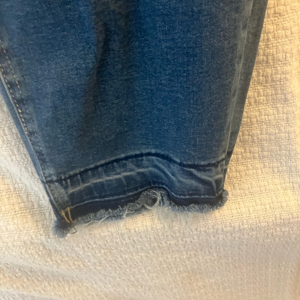Capri  Jeans - Picture 2 of 4